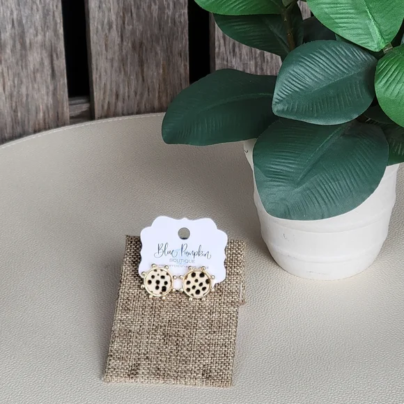 Leopard Print Faux Hair Stud Earrings NEW - Picture 2 of 5